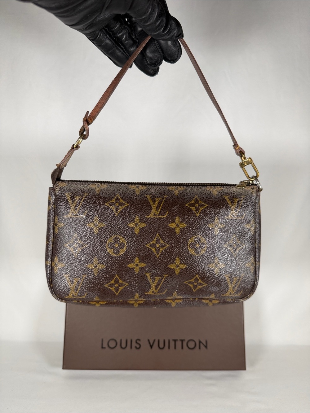 Authentic Louis Vuitton Monogram Pochette with box